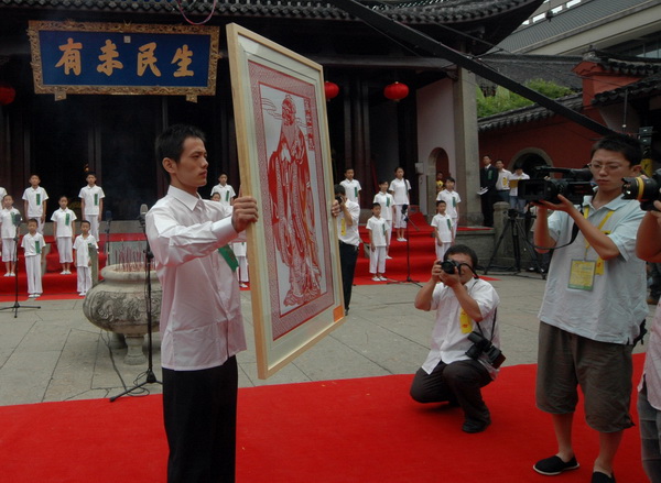 入選獎(jiǎng) 鮑衛(wèi)東 聾啞生成了“好男兒”.JPG