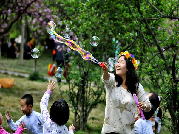 入選獎(jiǎng) 王怡 多彩的無聲世界.jpg